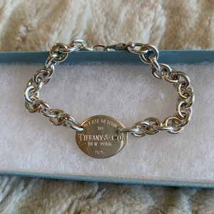 Tiffany & Co. Return to Tiffany oval tag bracelet